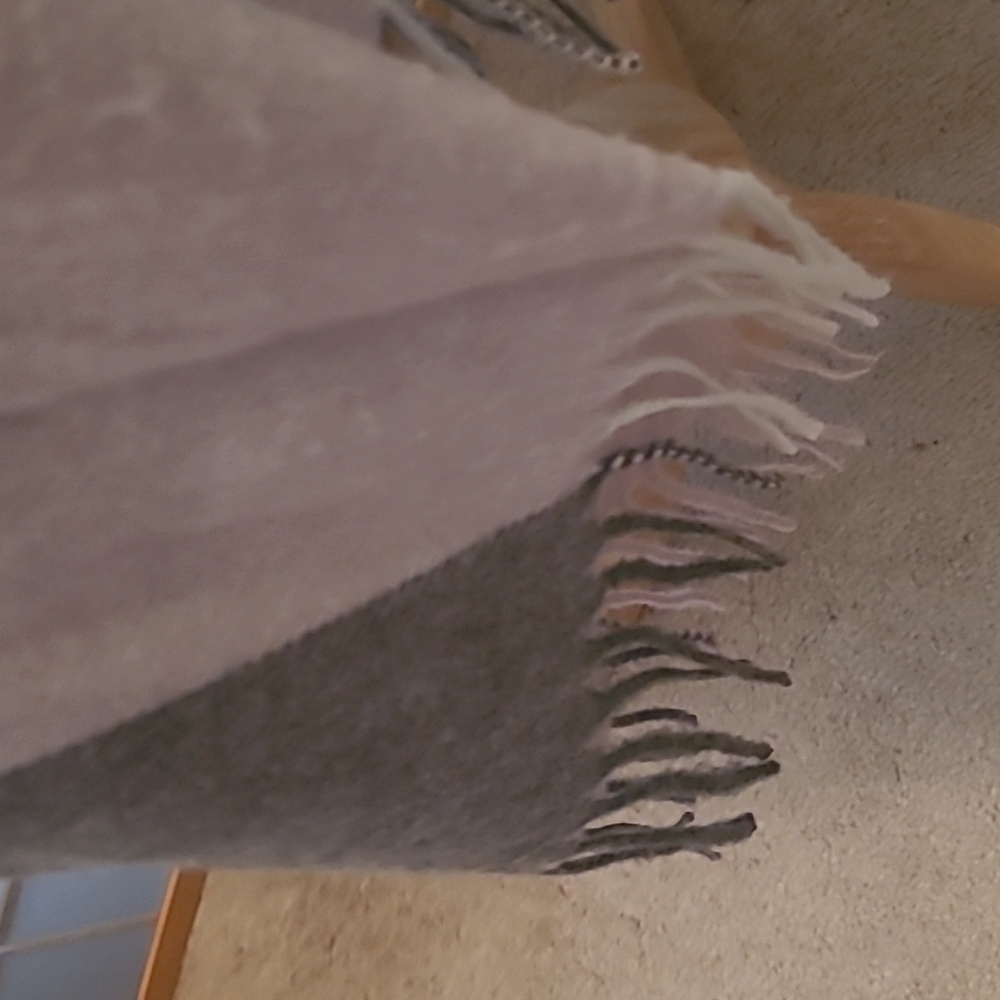 Casmere Shawl By Sandro - Picture 4 of 5